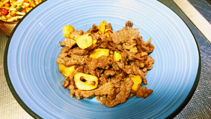 折耳根拌牛肉