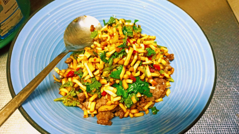 折耳根拌牛肉