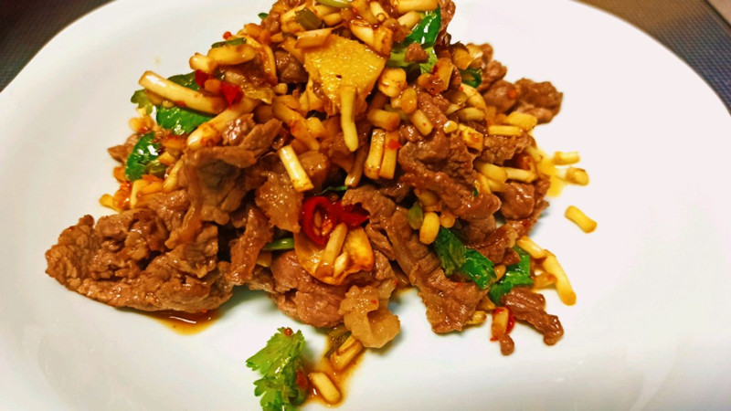 折耳根拌牛肉