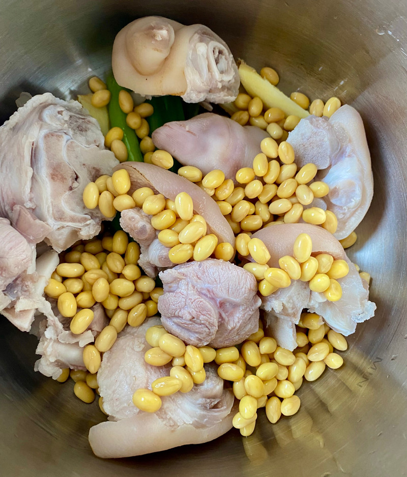 黄豆猪蹄汤
