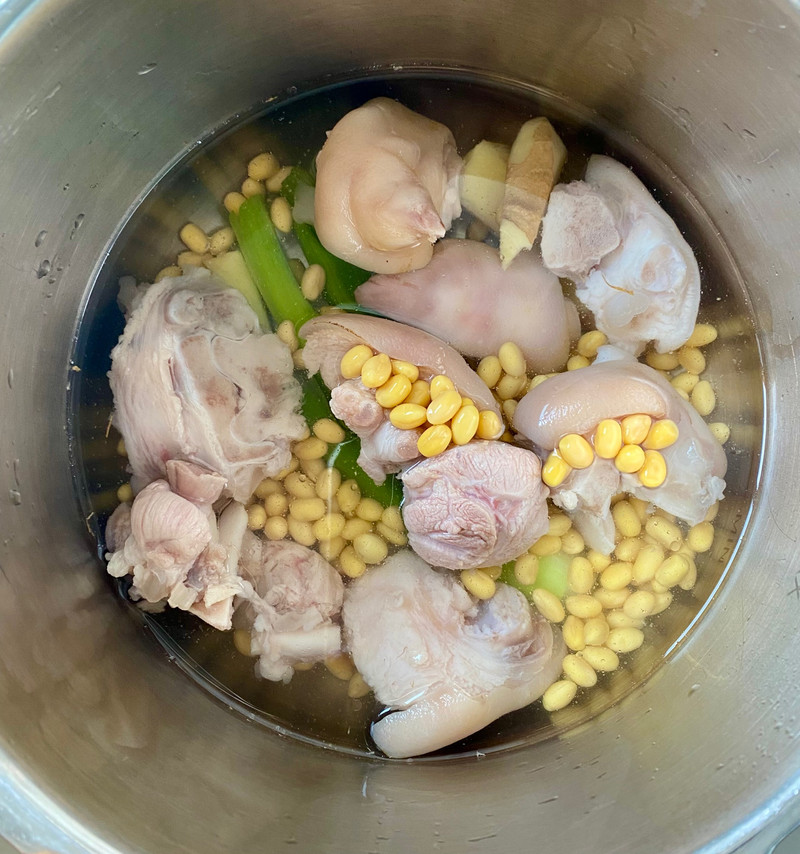 黄豆猪蹄汤
