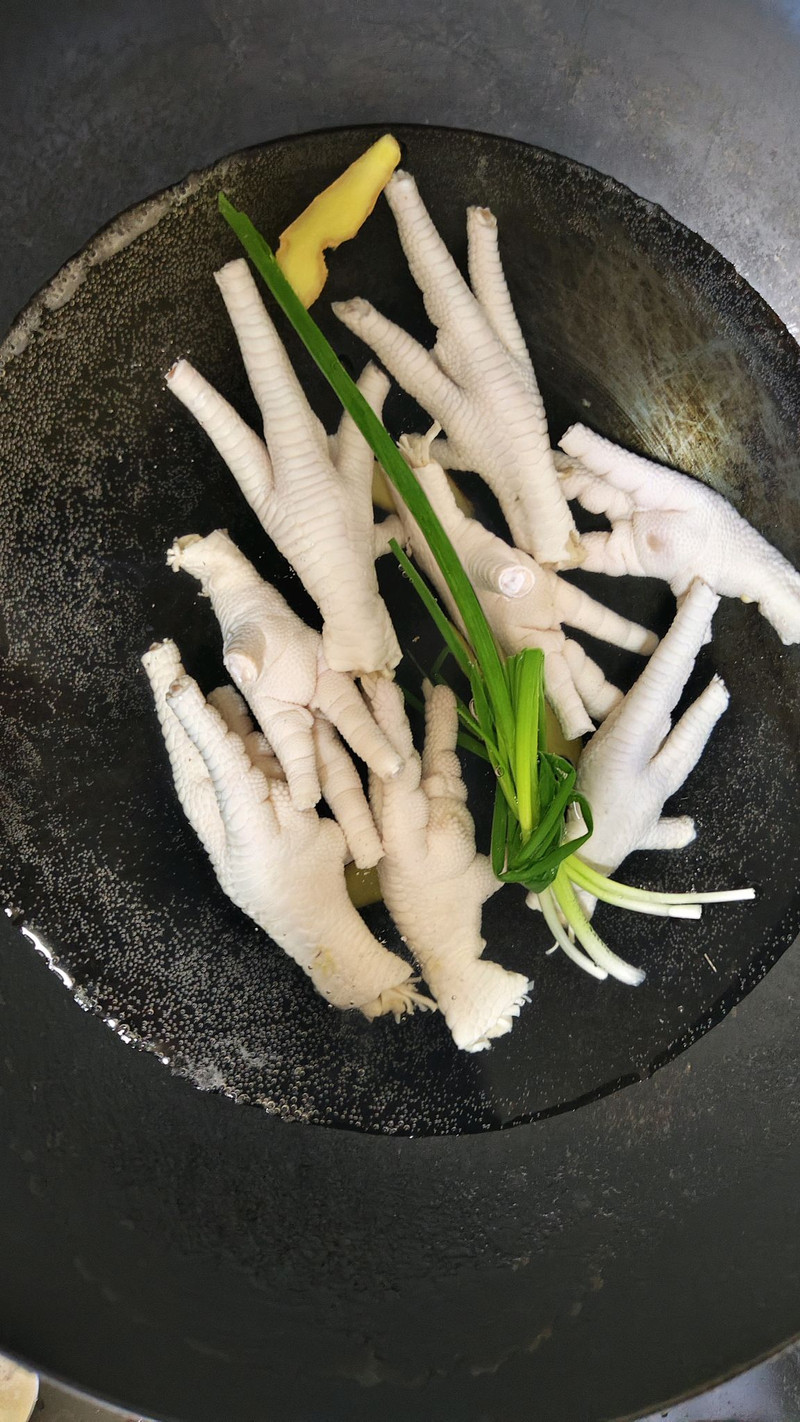 蒜香卤鸡爪