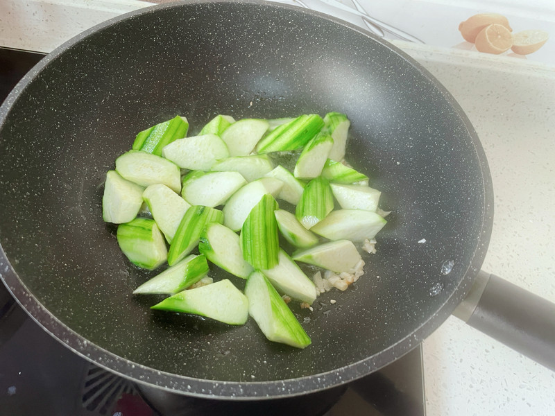 丝瓜炒花甲