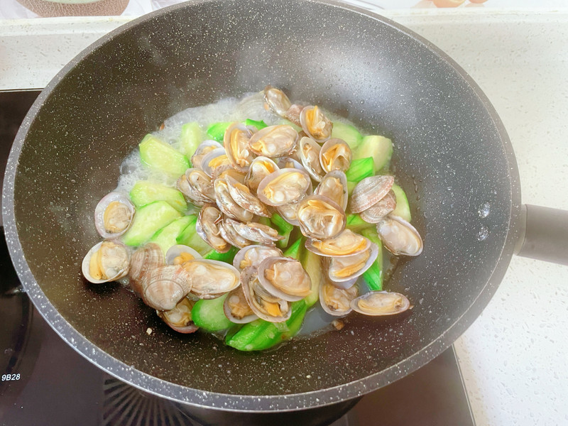 丝瓜炒花甲