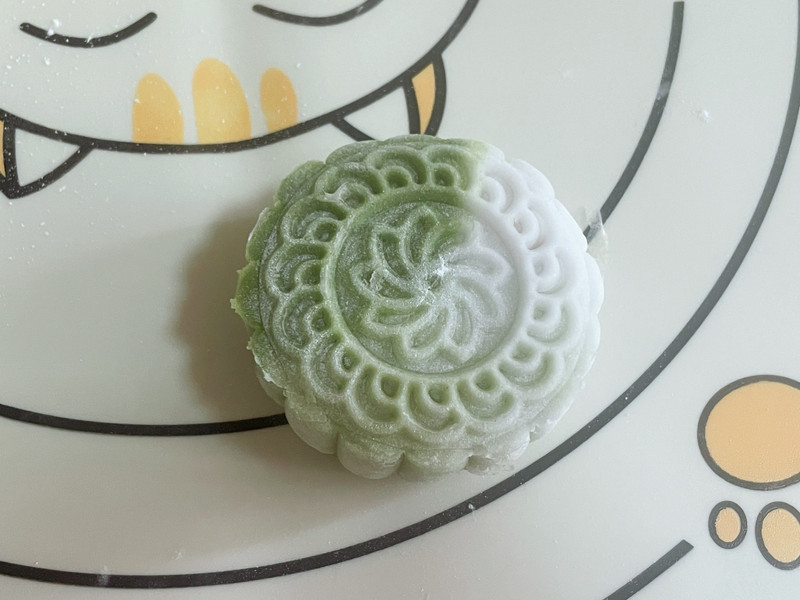 豆沙抹茶冰皮月饼