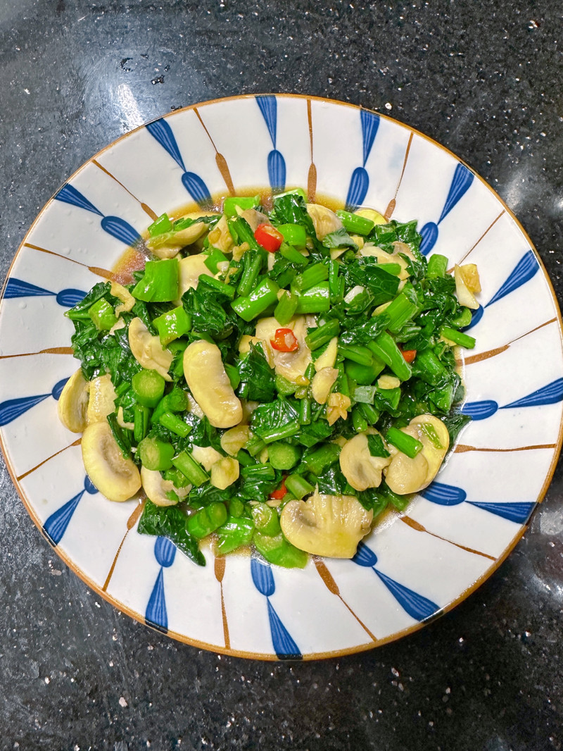菜心炒蘑菇，口蘑