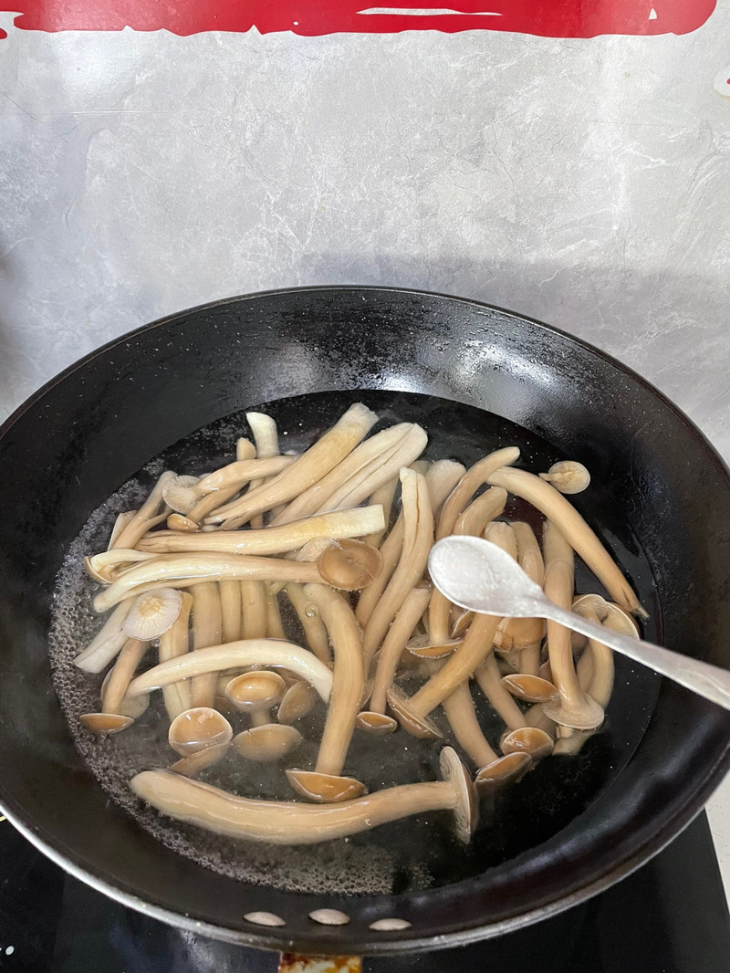 蘑菇炒辣椒 热量低营养健康