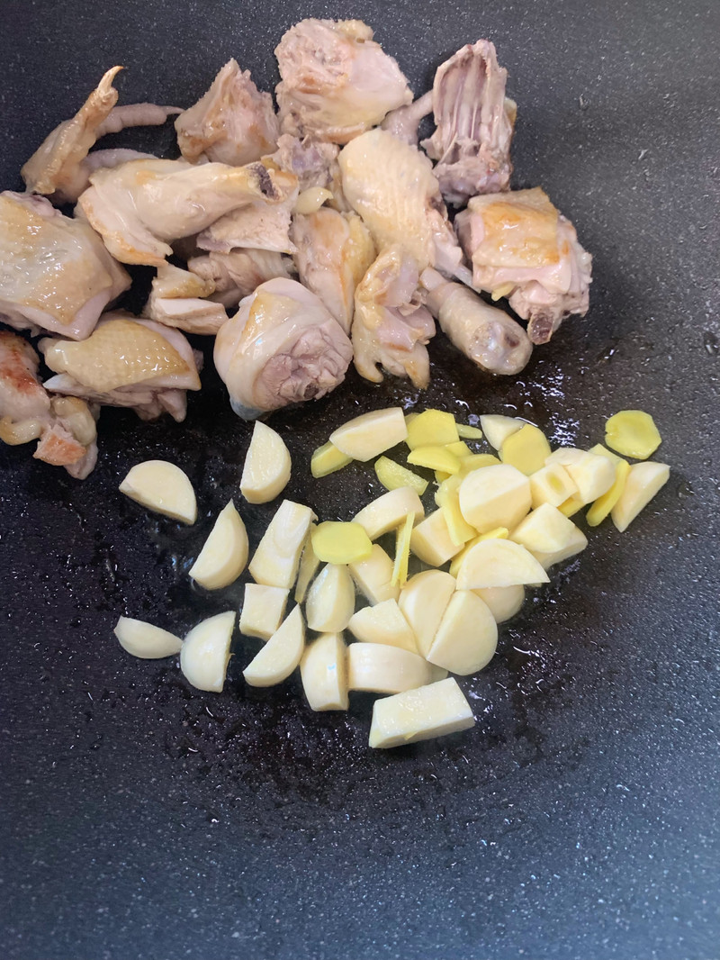 土豆板栗焖鸡