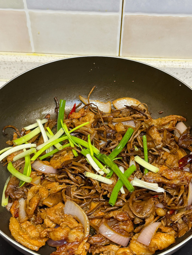 干锅五花茶树菇