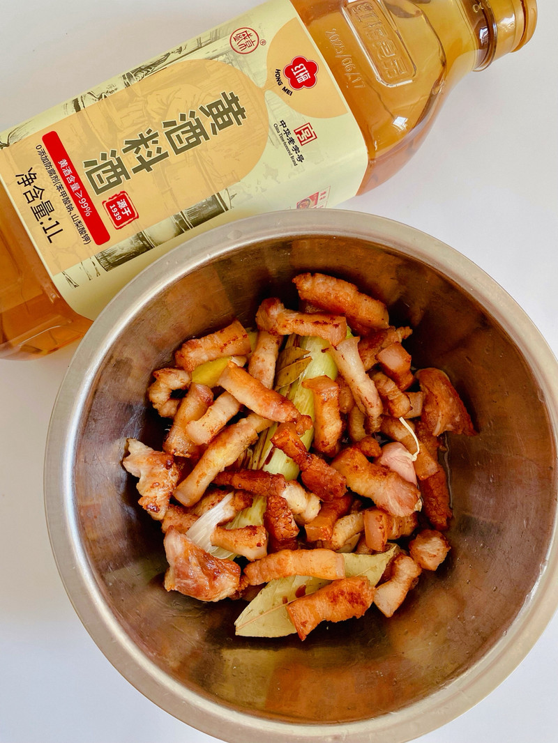 鹌鹑蛋红烧肉