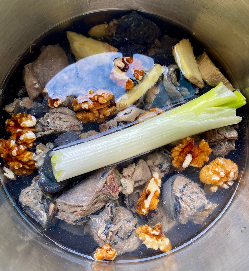 核桃山药乌鸡汤