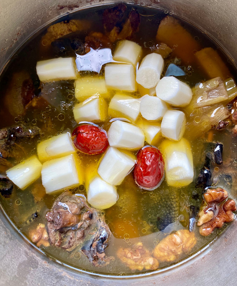 核桃山药乌鸡汤