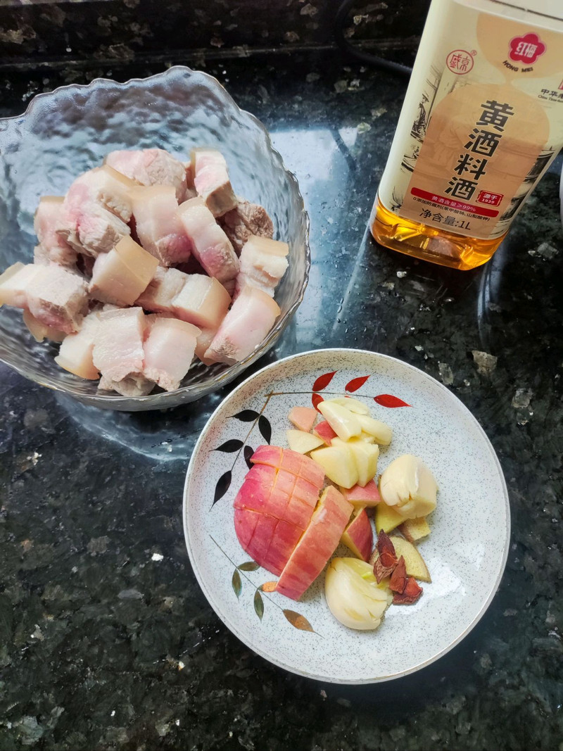 家常板栗焖五花肉