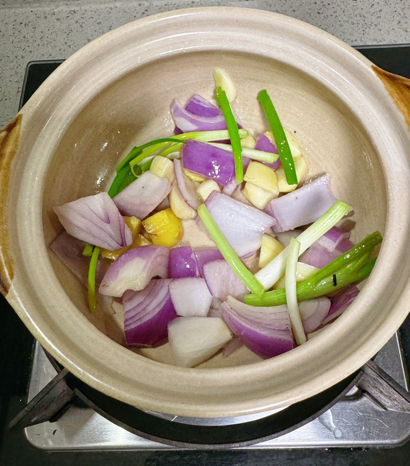土鸡猪肉啫啫煲