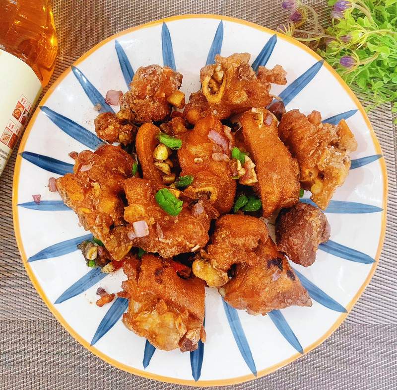 下酒菜！椒盐猪蹄