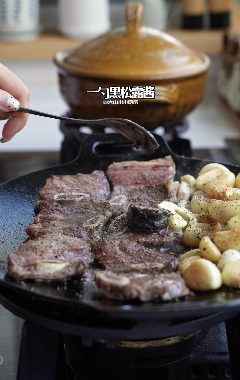 黑松露蒜香牛仔骨 黑松露蒜香牛仔骨