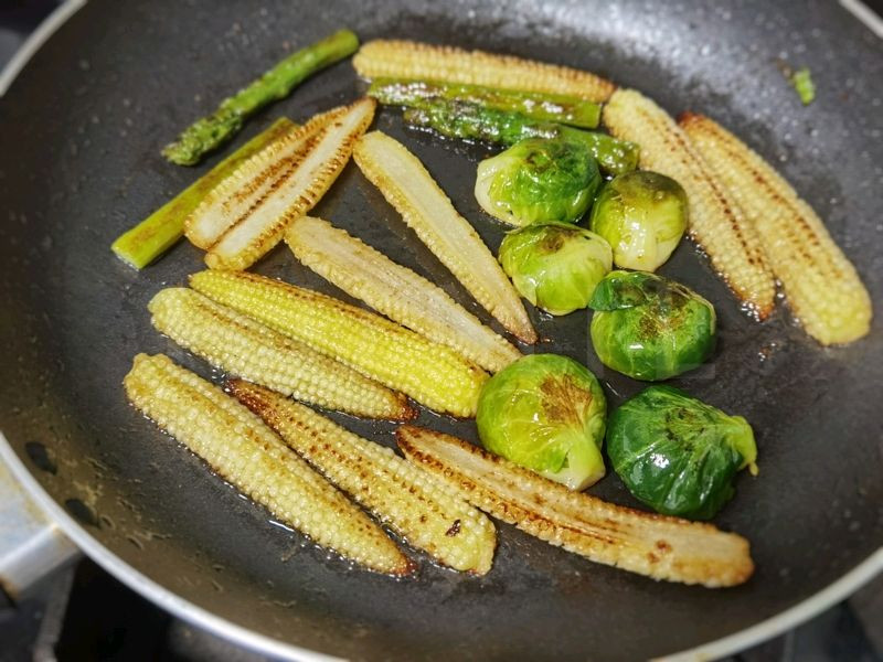 烟熏风味烤猪肋排