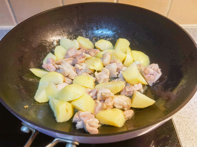 咖喱炒鸡块