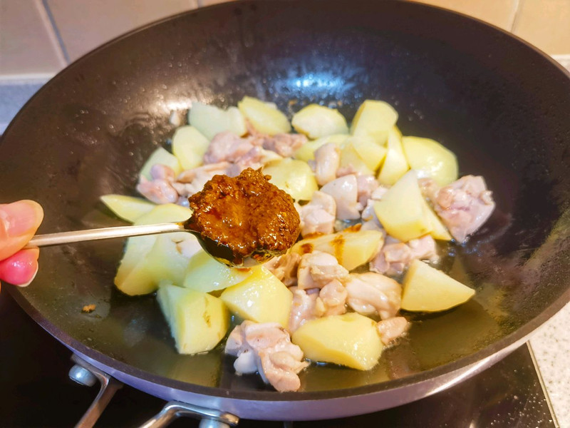 咖喱炒鸡块
