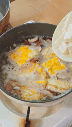 【宝宝辅食】三鲜菌菇豆腐汤
