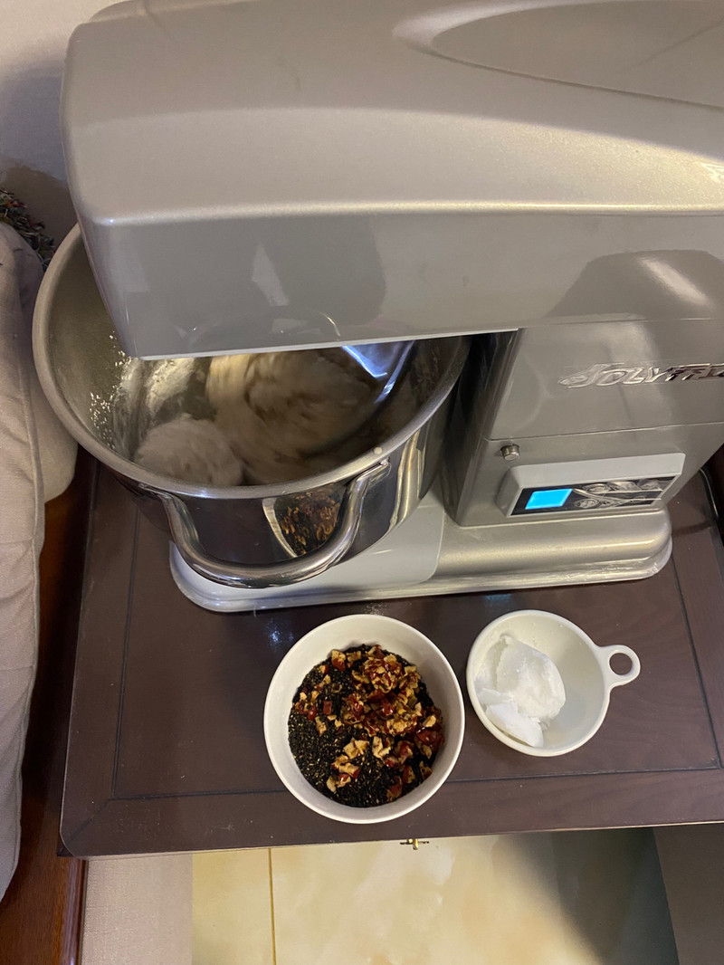 红枣全麦黑芝麻吐司—口感丰富，营养美味！