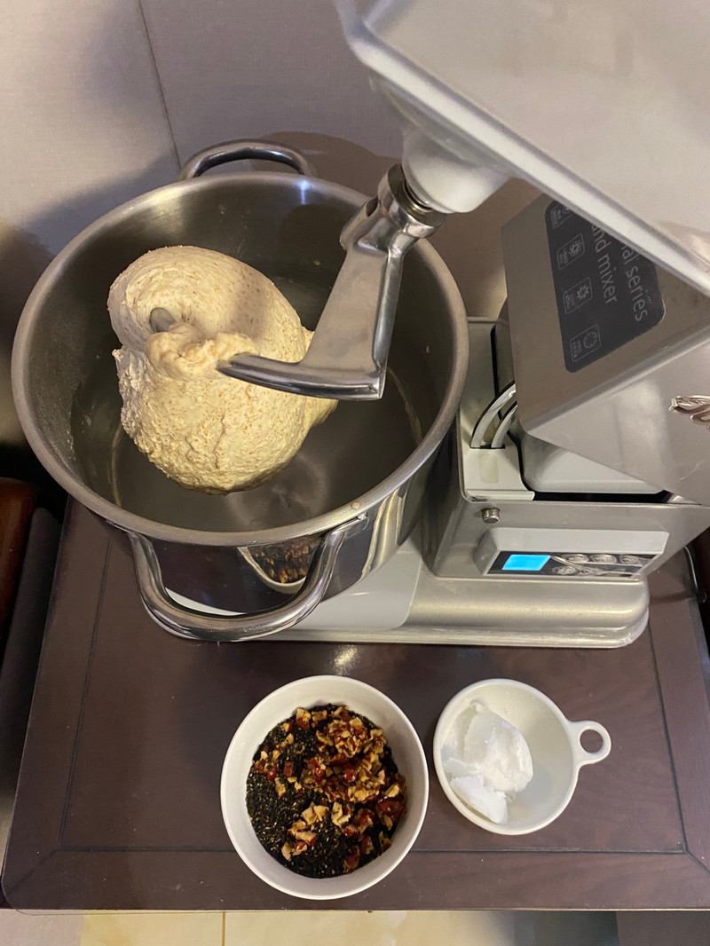 红枣全麦黑芝麻吐司—口感丰富，营养美味！