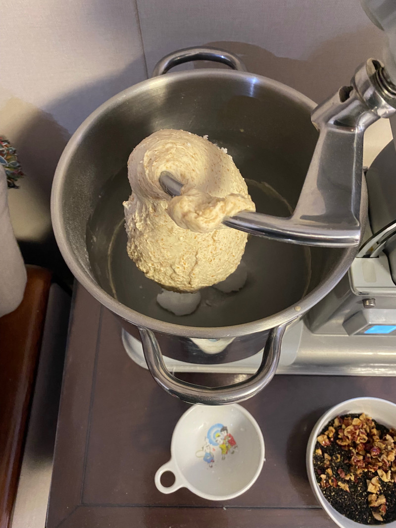 红枣全麦黑芝麻吐司—口感丰富，营养美味！