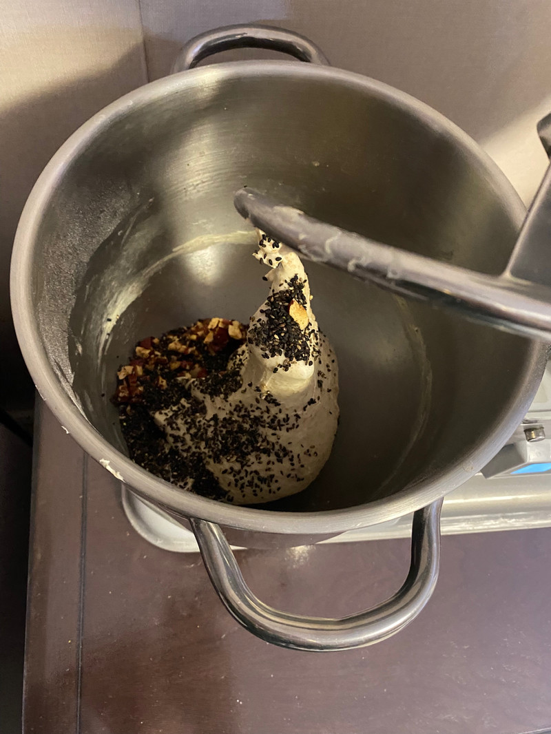 红枣全麦黑芝麻吐司—口感丰富，营养美味！