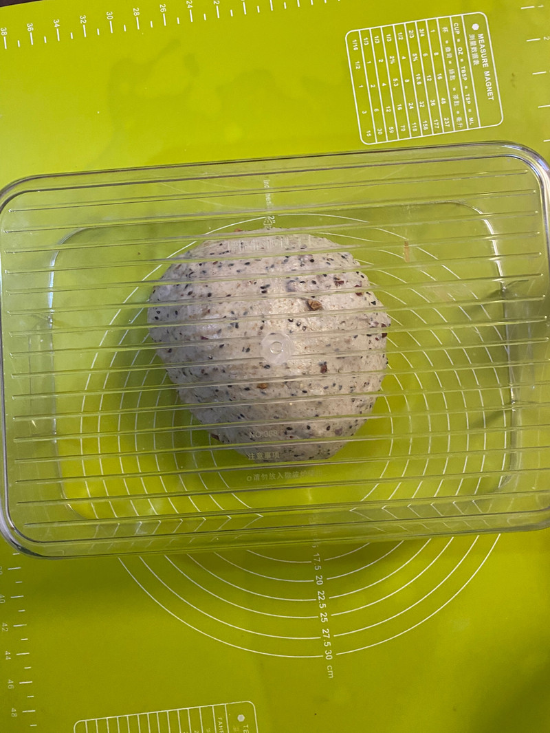 红枣全麦黑芝麻吐司—口感丰富，营养美味！