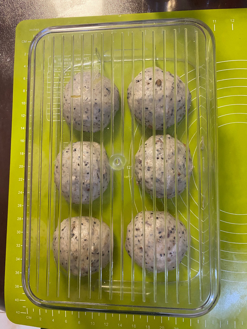 红枣全麦黑芝麻吐司—口感丰富，营养美味！