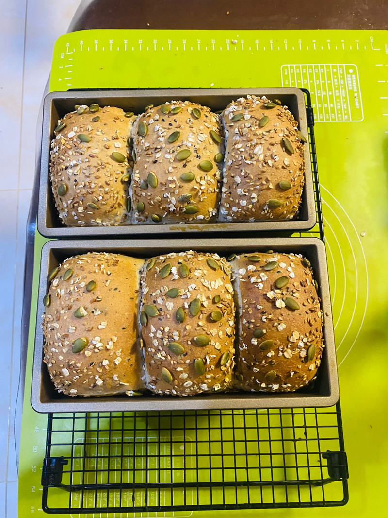 红枣全麦黑芝麻吐司—口感丰富，营养美味！