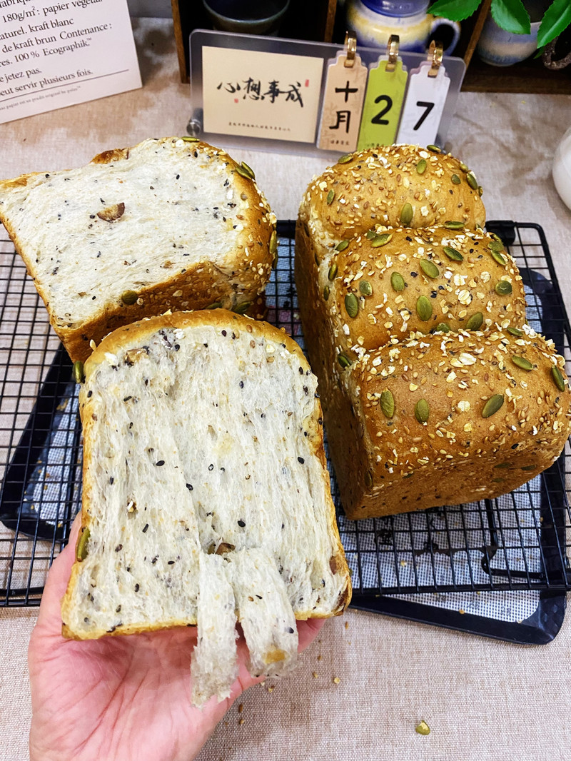 红枣全麦黑芝麻吐司—口感丰富，营养美味！