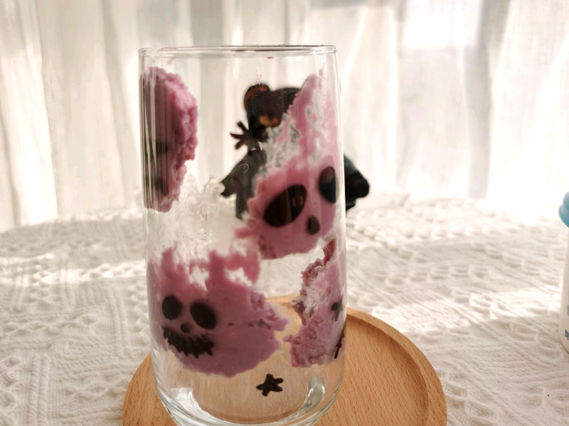 万圣节捣蛋鬼香芋冰淇淋拿铁 万圣节捣蛋鬼香芋冰淇淋拿铁