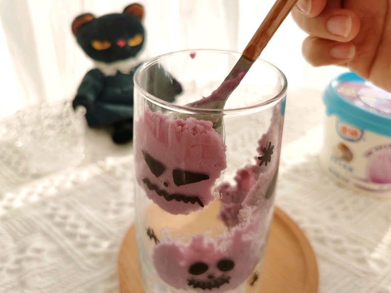 万圣节捣蛋鬼香芋冰淇淋拿铁 万圣节捣蛋鬼香芋冰淇淋拿铁