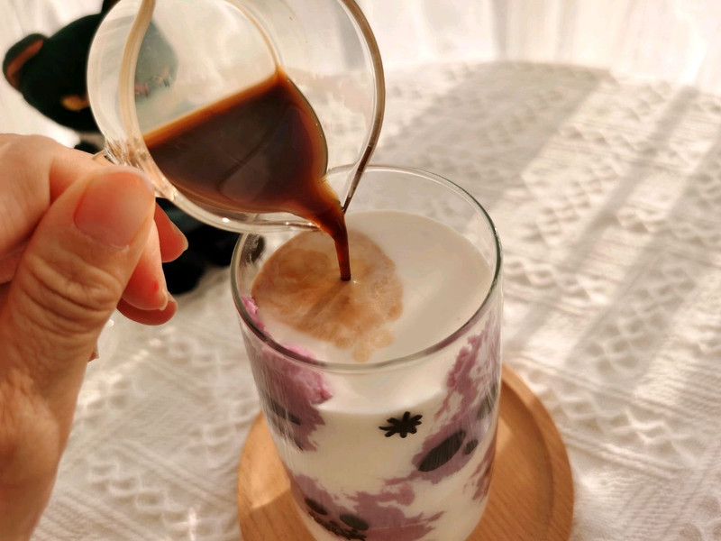 万圣节捣蛋鬼香芋冰淇淋拿铁 万圣节捣蛋鬼香芋冰淇淋拿铁