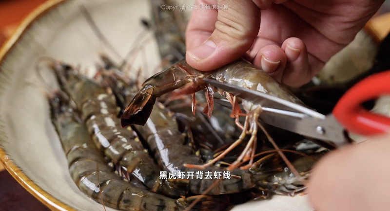 黄油蒜香虾 黄油蒜香虾