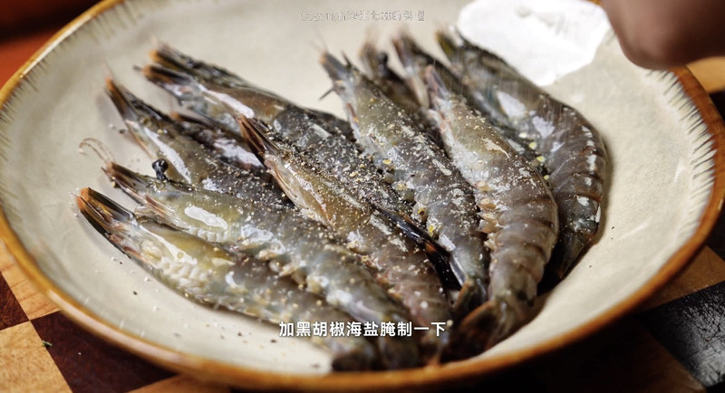 黄油蒜香虾 黄油蒜香虾